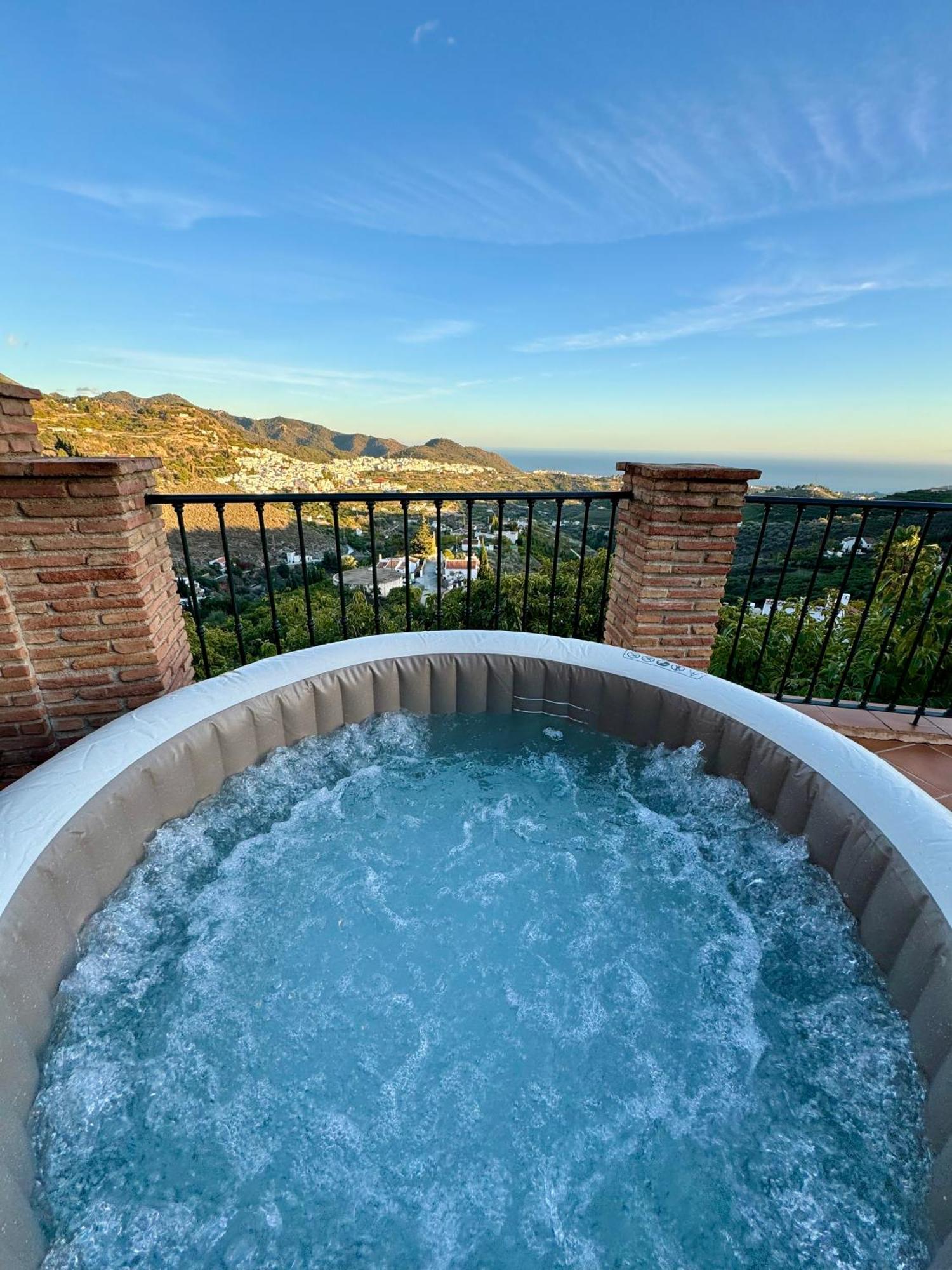 Villa En Frigiliana Con Piscina, Jacuzzi Y Espectaculares Vistas Eksteriør billede