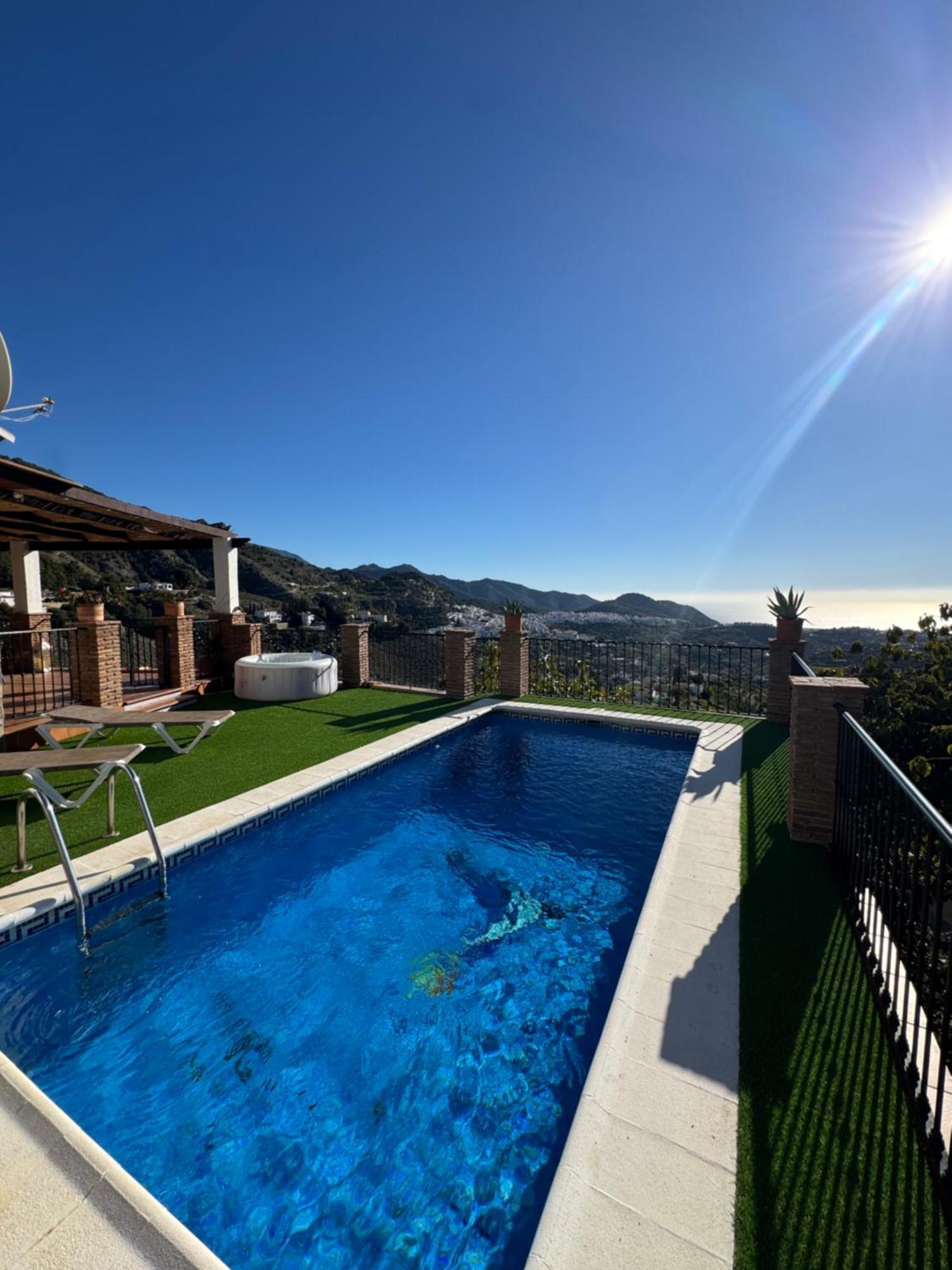 Villa En Frigiliana Con Piscina, Jacuzzi Y Espectaculares Vistas Eksteriør billede