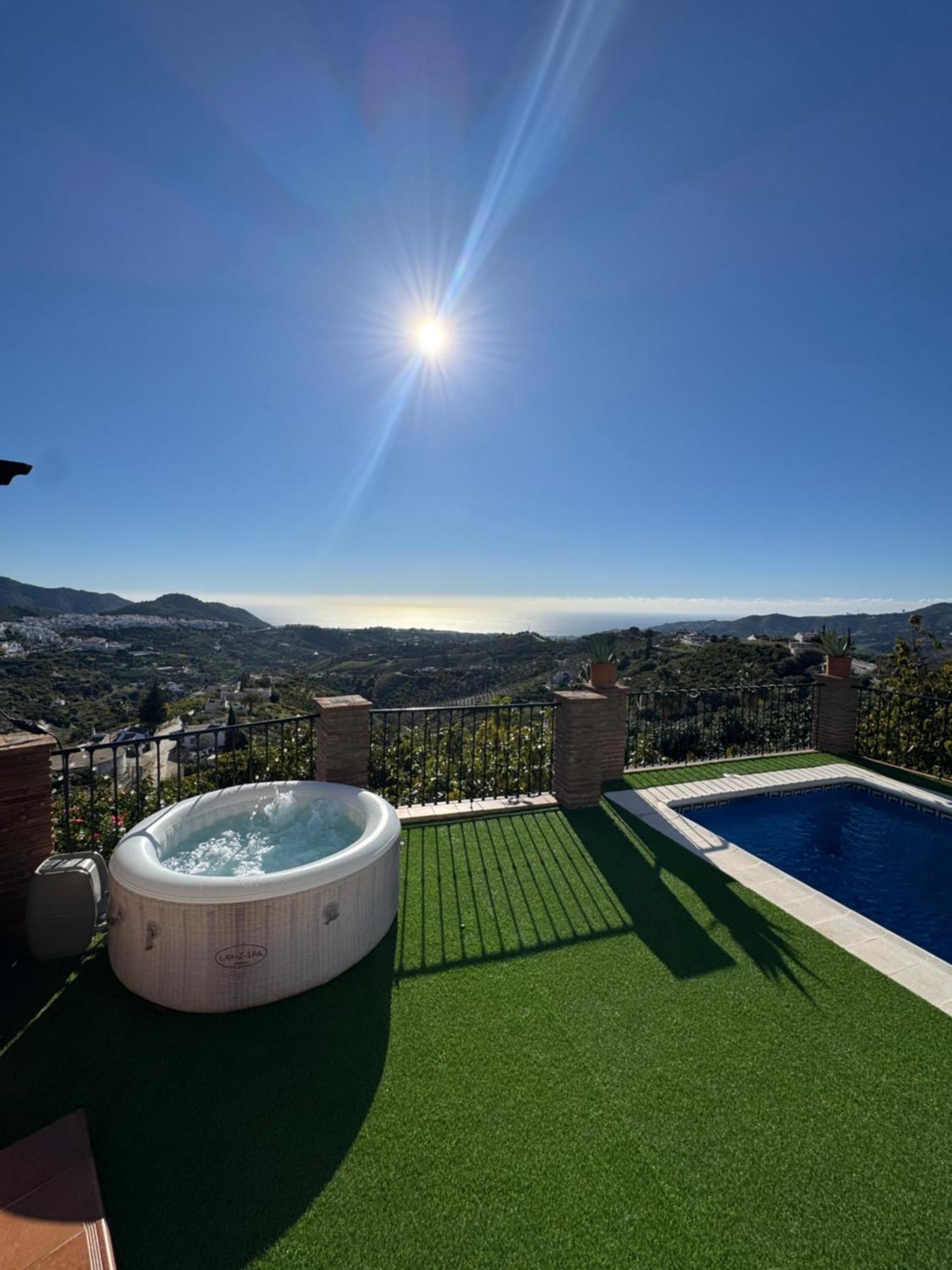 Villa En Frigiliana Con Piscina, Jacuzzi Y Espectaculares Vistas Eksteriør billede