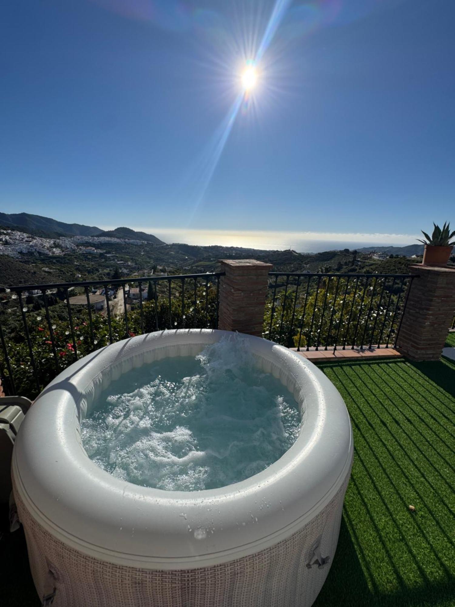 Villa En Frigiliana Con Piscina, Jacuzzi Y Espectaculares Vistas Eksteriør billede