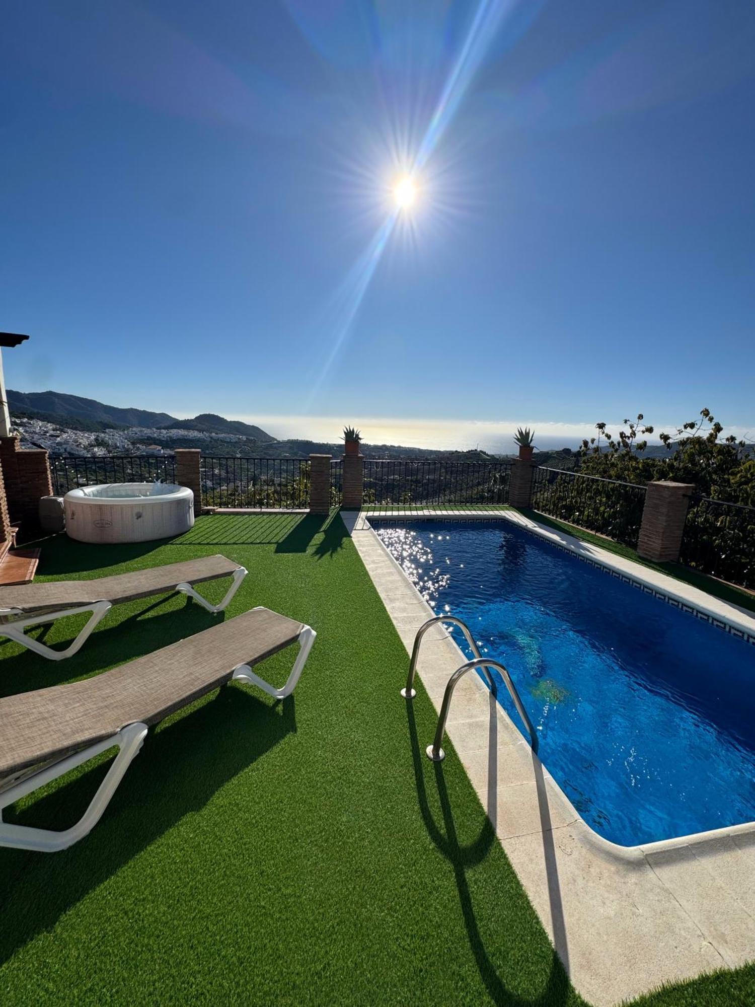 Villa En Frigiliana Con Piscina, Jacuzzi Y Espectaculares Vistas Eksteriør billede